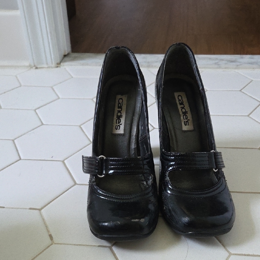 Candie's Black Leather Heels with Classic Design